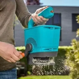 1.8L Gardena Medium Caster | Hand Held Spreader