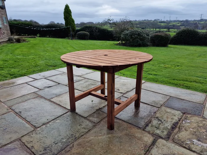 4 Seat Round Table Diameter 113Cm