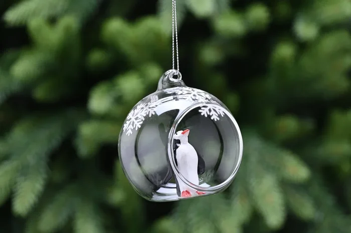 Clear Glass Open Bauble with Penguin – 8cm
