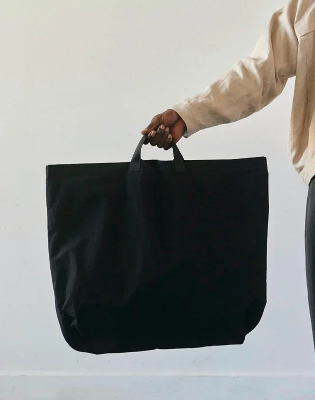 MAN-TLE R0B5 Wax Bag, Black