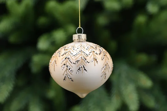 Matt Gold Glass Onion Christmas Bauble with Glitter Twine Leaf – 8cm