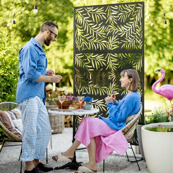 Outsunny Outdoor Privacy Screen with Stand and Ground Stakes, 6.5FT Metal Outdoor Divider, Decorative Privacy Panel for Garden Willow Branch Style