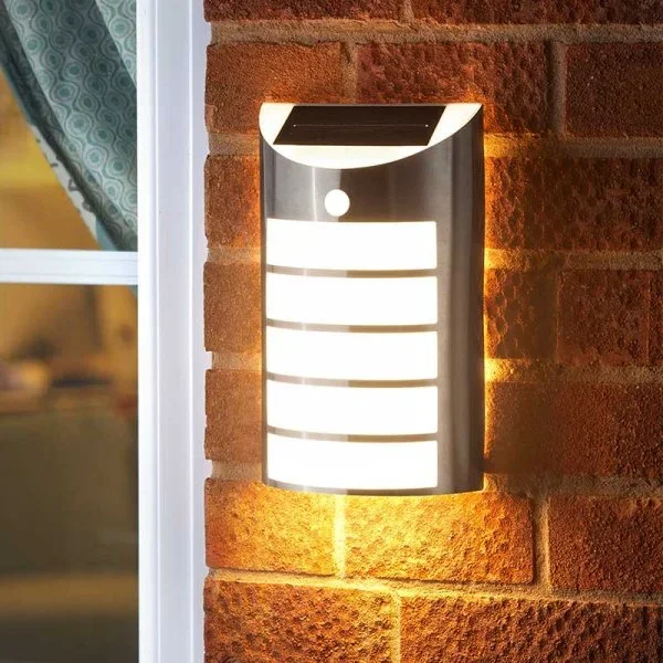 PIR Solar Powered Welcome Light – Warm White 100L
