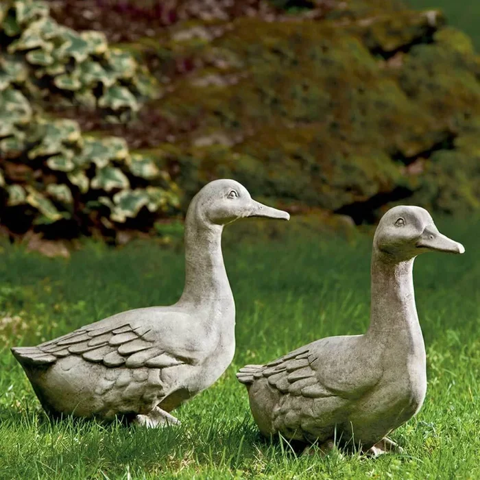 Quackers Duck Statue VE