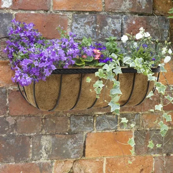 Saxon Wall Trough with Coco Liner